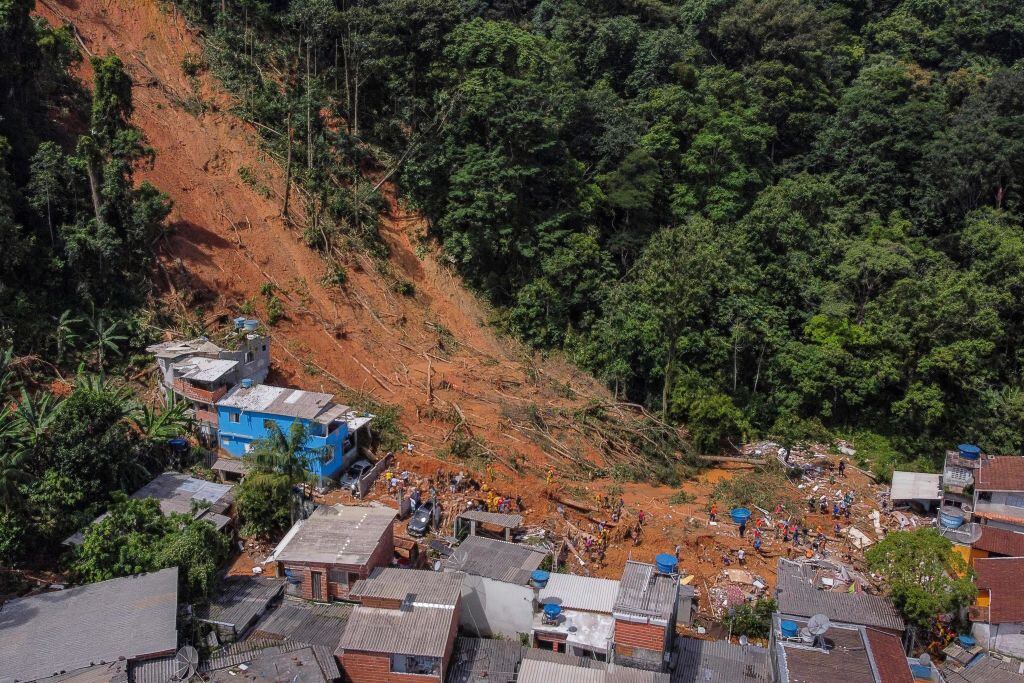 La ladera del cerro cede ante las lluvias en Brasil