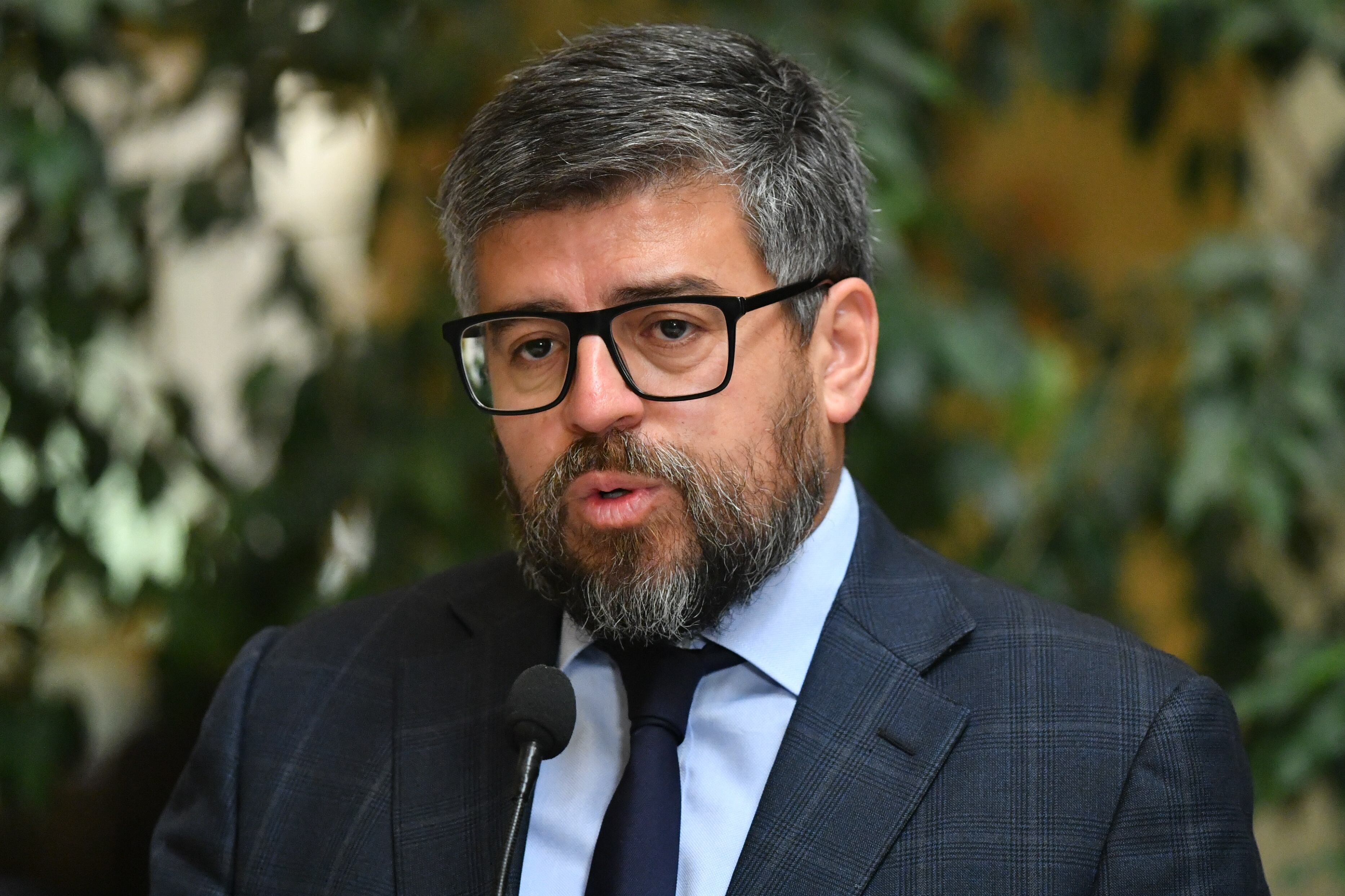 “Tengan un poco de humanidad”: Diputado Araya (ind-PPD) critica circular sobre nacionalidad de niños extranjeros