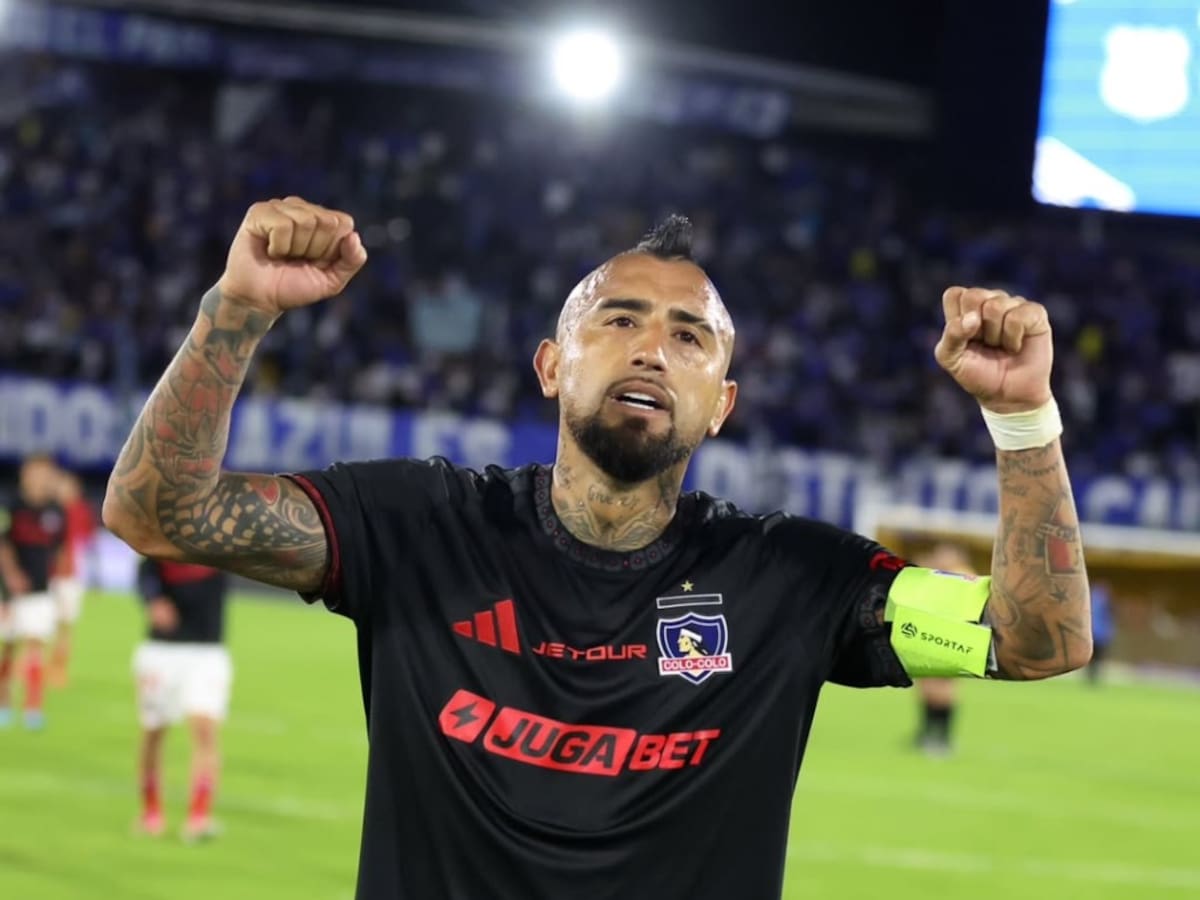 El gesto de Arturo Vidal con “Tucu” Contreras y con hinchas de Millonarios tras el triunfo de Colo Colo en Colombia