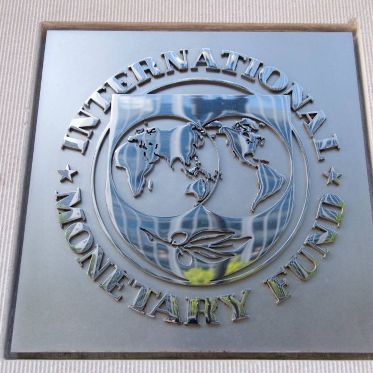 FMI respalda plan de reconstrucción del Gobierno, pero advierte riesgos por deuda y rebajas tributarias