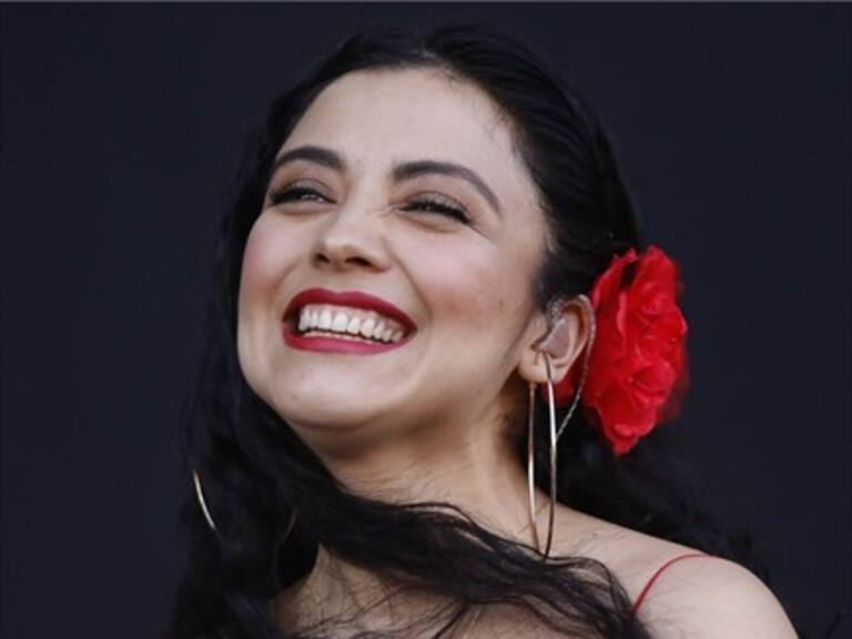 Mon Laferte participó en la elaboración de un mural en Valparaíso