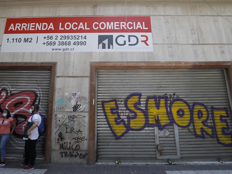 El adiós del comercio en Santiago centro: más de 500 locales han cerrado desde el estallido social