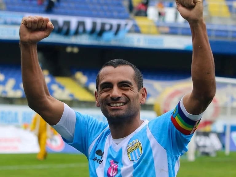 César Cortés, de Magallanes, fue escogido el mejor jugador de la Primera B en la Gala Crack 2022