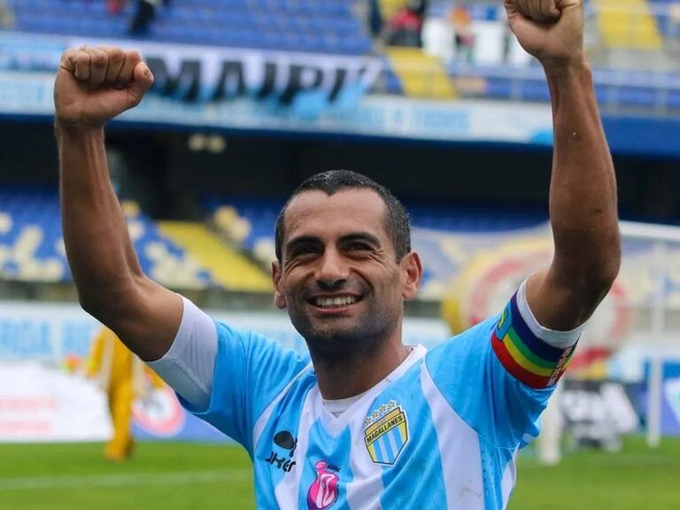 César Cortés, de Magallanes, fue escogido el mejor jugador de la Primera B en la Gala Crack 2022