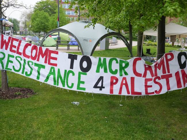 Los estudiantes de la Universidad de Manchester del Reino Unido iniciaron un campamento en protesta por los ataques de Israel en contra de Gaza.