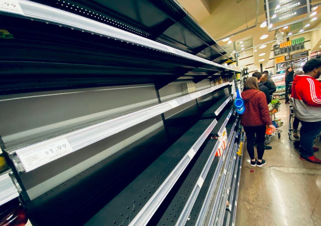 El acaparamiento deja vacíos a los supermercados en Washington