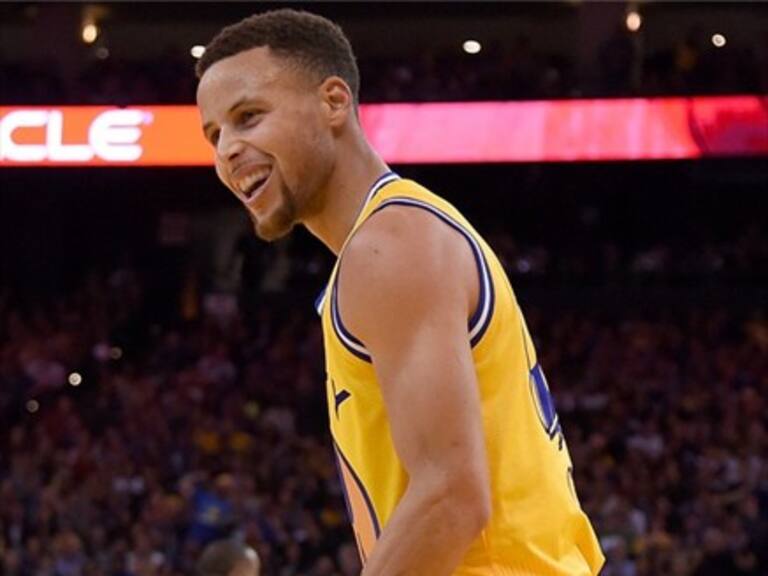 Stephen Curry le quitó un antiguo récord NBA a Kobe Bryant