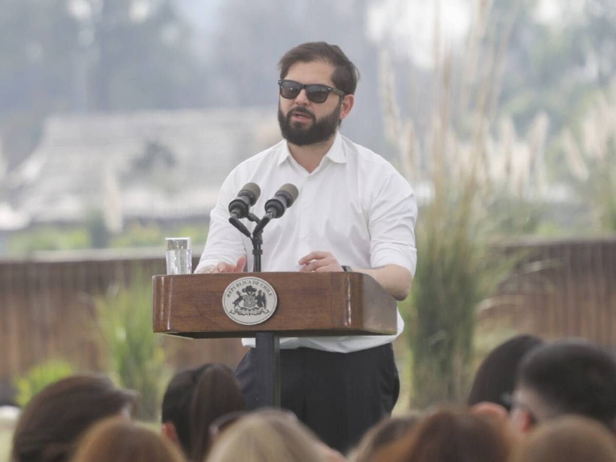“Mano dura y firme para todos”: Presidente Boric vuelve a aludir a delincuentes “de cuello y corbata”