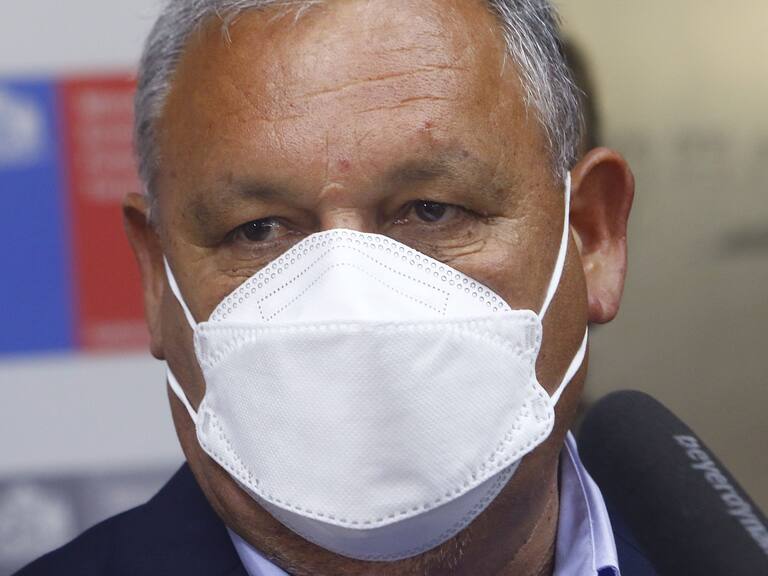 18 DE MARZO DE 2022/VALPARAISOEl gobernador regional, Rodrigo Mundaca ofrece un punto de prensa, previo a una reunión con representantes de mipymes, cooperativas y ferias libres de la región, en el inicio de los diálogos para una recuperación económica inclusiva.
FOTO: LEONARDO RUBILAR CHANDIA/AGENCIAUNO