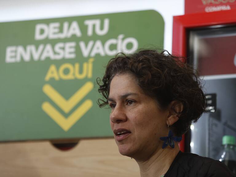 Desde este domingo 13 de agosto: Ministra del Medio Ambiente informa que almacenes y tiendas de conveniencia estarán obligadas a contar con bebidas en envases retornables