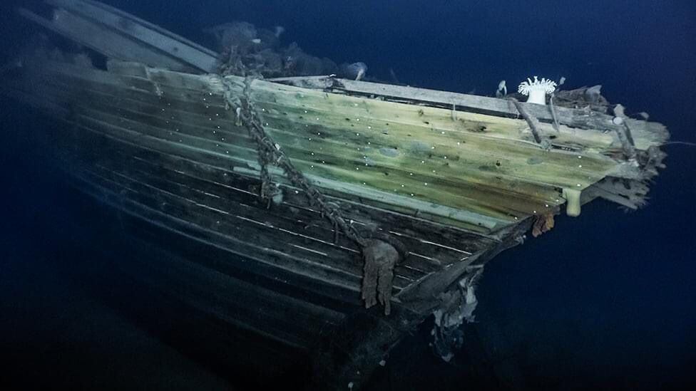 Barco perdido en la Antártica