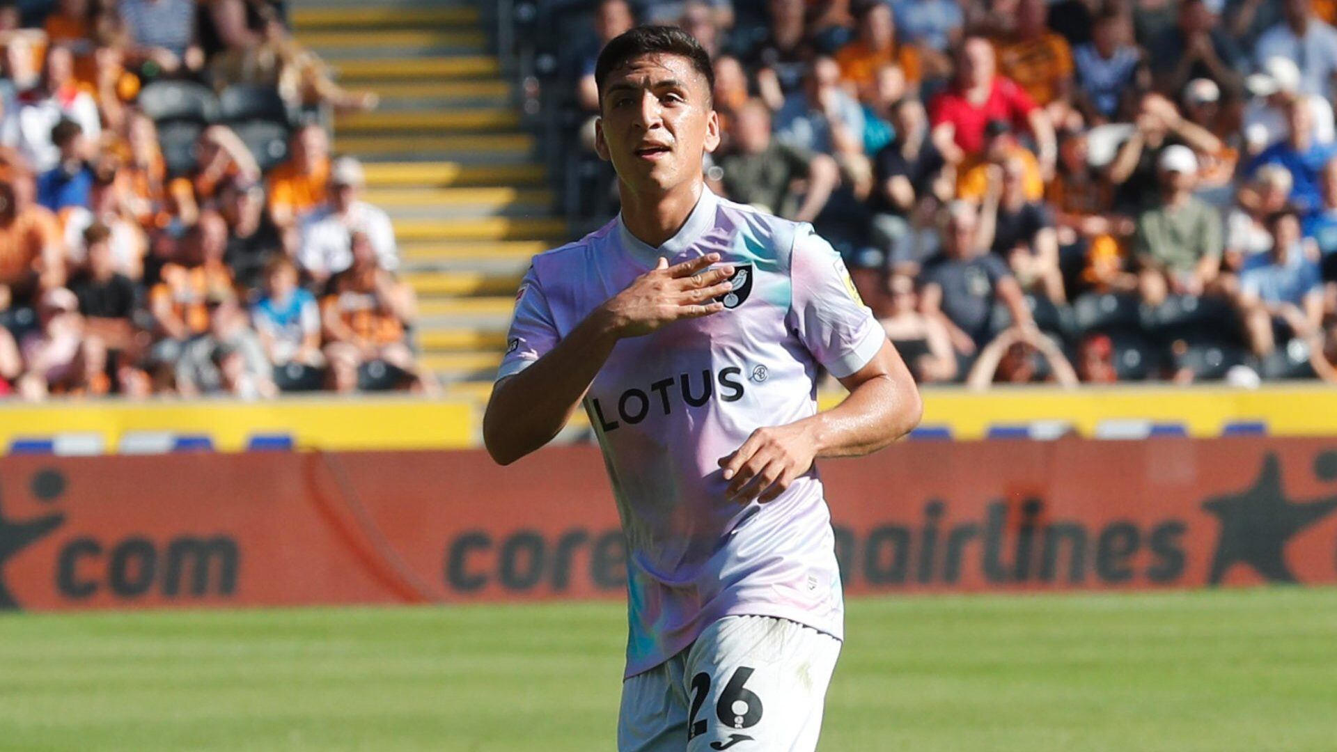 Marcelino Núñez se estrena en las redes en Inglaterra con gol de tiro libre