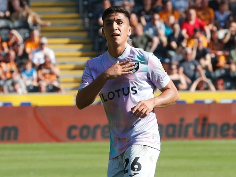 Marcelino Núñez se estrena en las redes en Inglaterra con gol de tiro libre