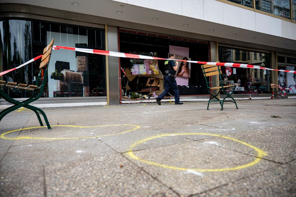 Equipo forense evalúa la escena del atropello masivo en Berlín