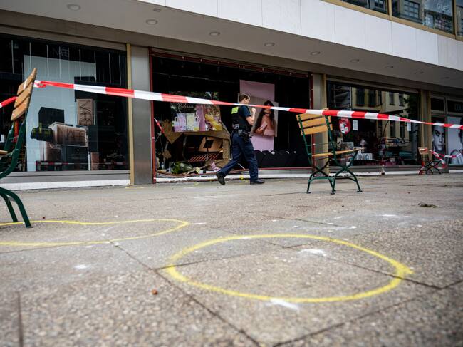 Equipo forense evalúa la escena del atropello masivo en Berlín