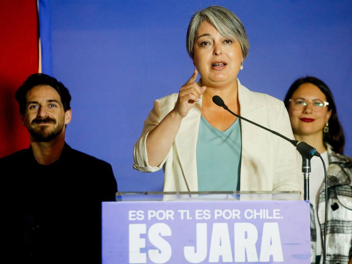 Jeannette Jara recrimina nuevamente a Kast por no querer asistir a debates: “Qué falta de coraje, por eso se arrancó para las regiones”