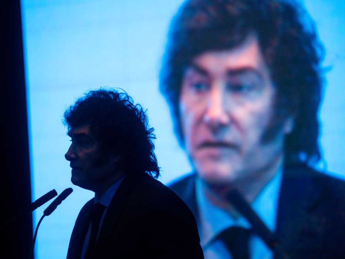 “La esclavitud avanza”: las reacciones de los medios argentinos a la reforma laboral de Javier Milei