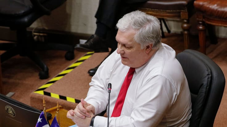 Por investigación de presunta “cuota”: PDI incauta celular y computador de senador Alejandro Kusanovic