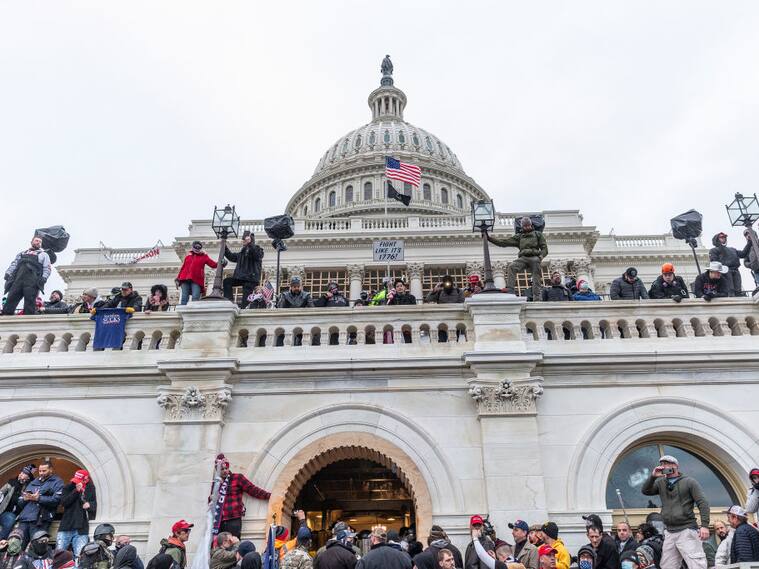 Grupos de ultraderecha atacaron el Congreso de EEUU en enero de 2021