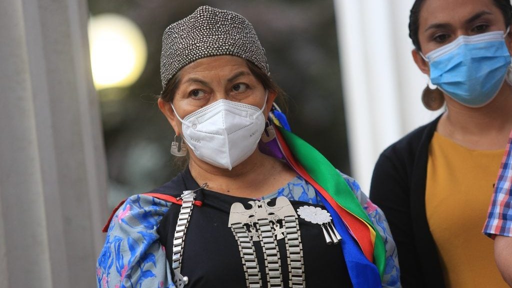 3 de Noviembre de 2021 / SANTIAGOPresidenta Elisa Loncón junto a Los Escaños Reservados de la Convención Constitucional se refieren a la muerte de un comunero mapuche durante enfrentamientos en la macro zona sur declarada en estado de excepción
FOTO: DIEGO MARTIN/ AGENCIAUNO