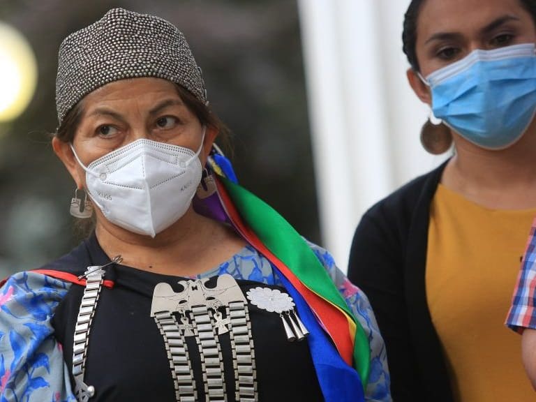 3 de Noviembre de 2021 / SANTIAGOPresidenta Elisa Loncón junto a Los Escaños Reservados de la Convención Constitucional se refieren a la muerte de un comunero mapuche durante enfrentamientos en la macro zona sur declarada en estado de excepción 
FOTO: DIEGO MARTIN/ AGENCIAUNO