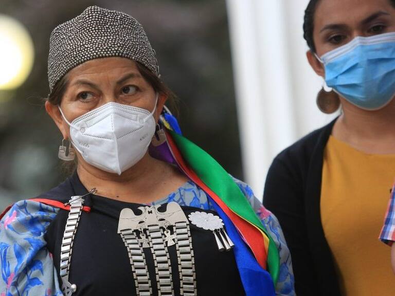 3 de Noviembre de 2021 / SANTIAGOPresidenta Elisa Loncón junto a Los Escaños Reservados de la Convención Constitucional se refieren a la muerte de un comunero mapuche durante enfrentamientos en la macro zona sur declarada en estado de excepción
FOTO: DIEGO MARTIN/ AGENCIAUNO