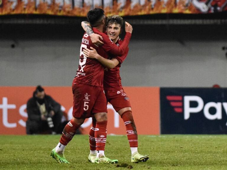 Ñublense se lo dio vuelta a Colo Colo en menos de diez minutos y tomó ventaja para meterse en los cuartos de final de Copa Chile