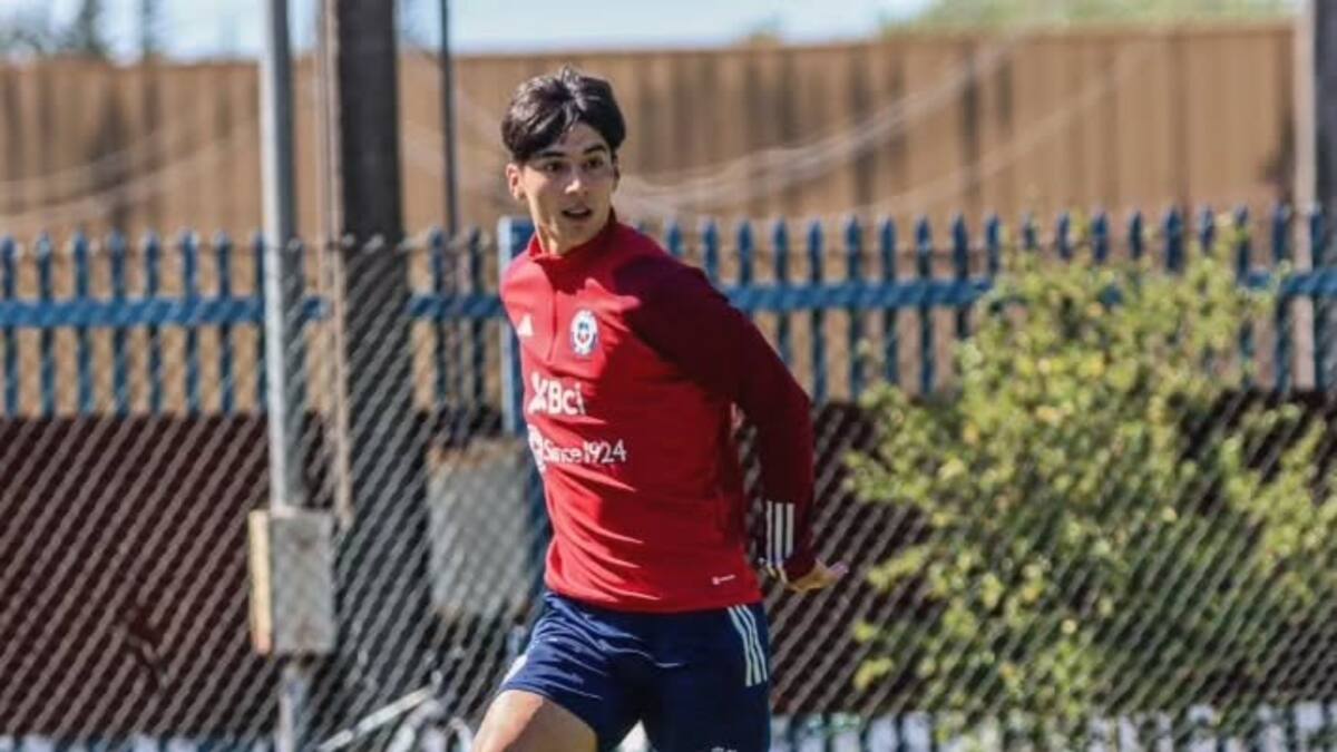 “Estamos tocando puertas”: el duro momento que vive un joven futbolista chileno por un tumor que pone en riesgo su carrera