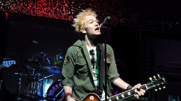 Vocalista de Sum 41 revela haber sido víctima de abuso sexual por su exmánager: “Él controlaba todo en mi vida”