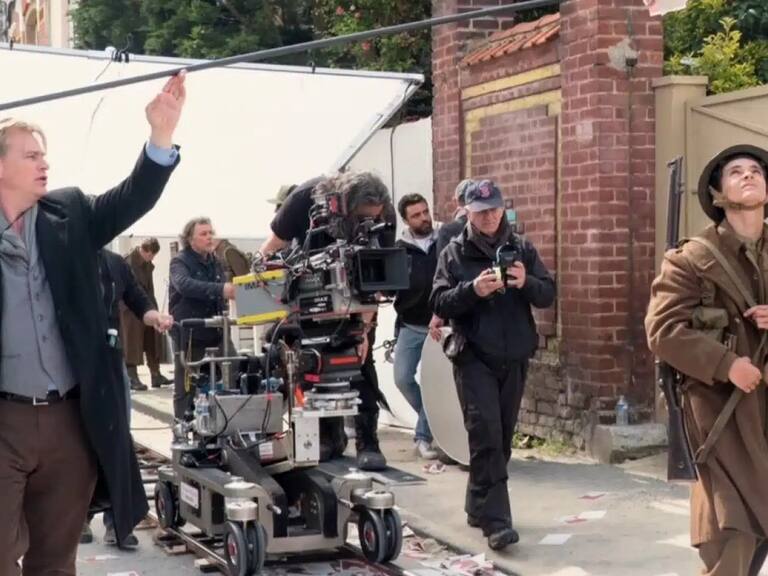 ¿Por qué Christopher Nolan lleva una ‘mini TV’ cuando graba sus películas?