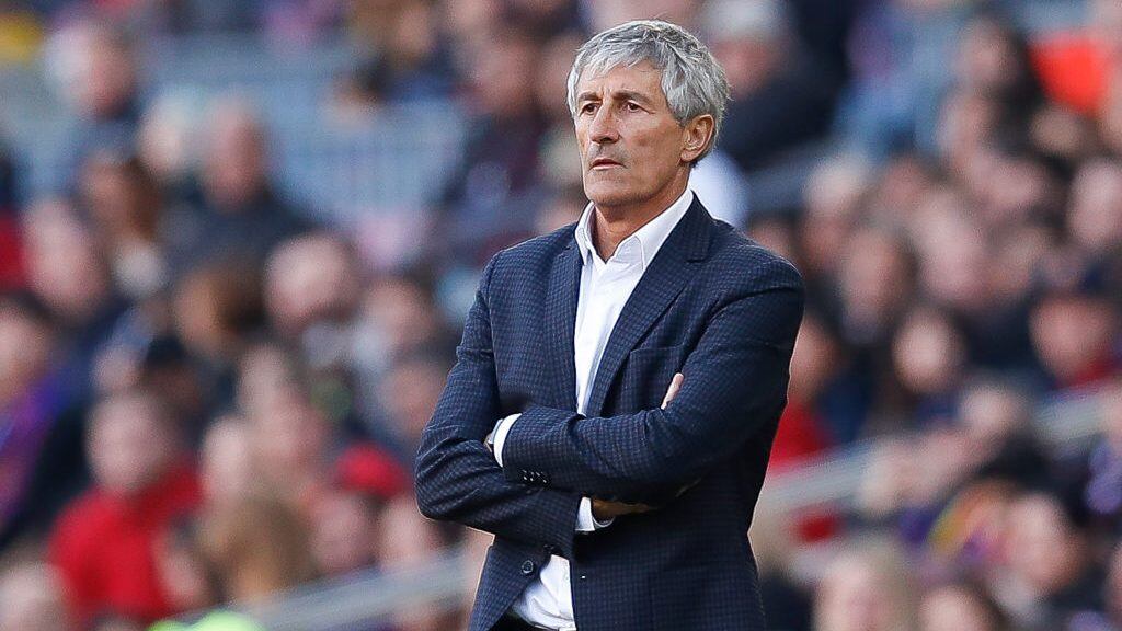BARCELONA, SPAIN - FEBRUARY 15: Quique Setien of FC Barcelona follows the action during the Liga match between FC Barcelona and Getafe CF at Camp Nou on February 15, 2020 in Barcelona, Spain. (Photo by Eric Alonso/Getty Images)