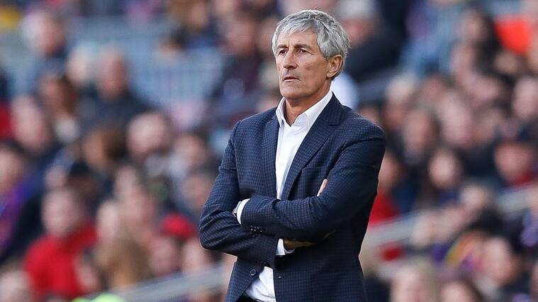 BARCELONA, SPAIN - FEBRUARY 15: Quique Setien of FC Barcelona follows the action during the Liga match between FC Barcelona and Getafe CF at Camp Nou on February 15, 2020 in Barcelona, Spain. (Photo by Eric Alonso/Getty Images)