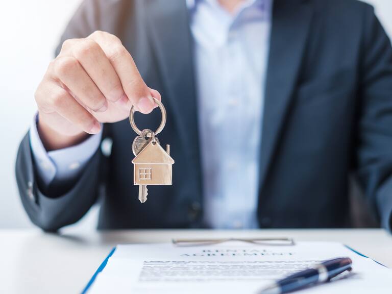 Conocida empresa inmobiliaria chilena enfrenta millonarias demandas por deudas