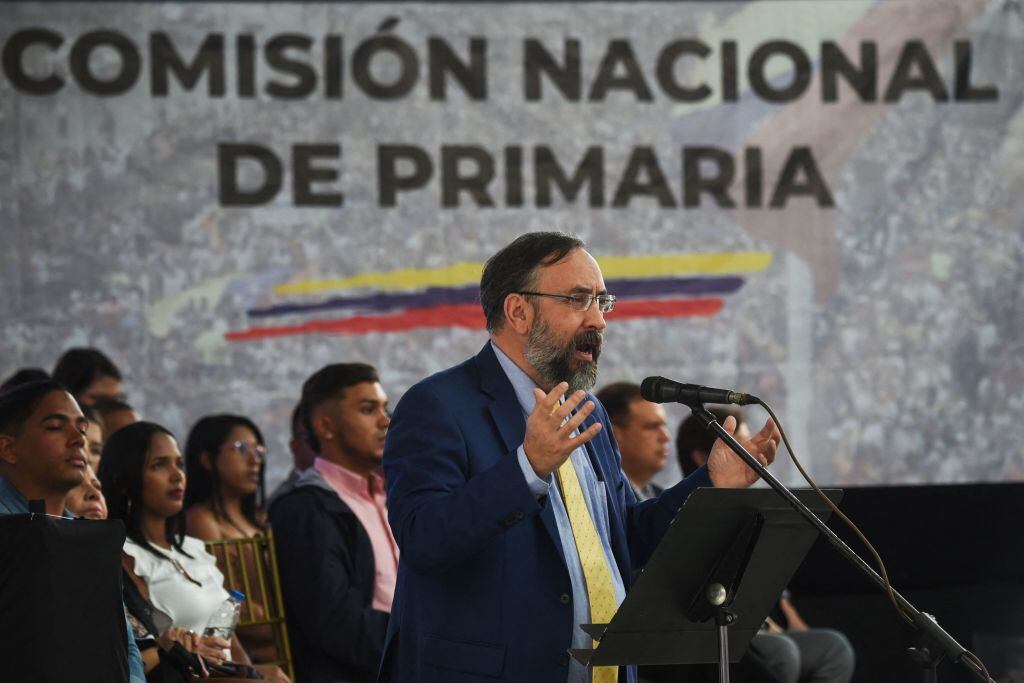 El líder de la oposición de Venezuela Jesus Maria Casal ante la prensa