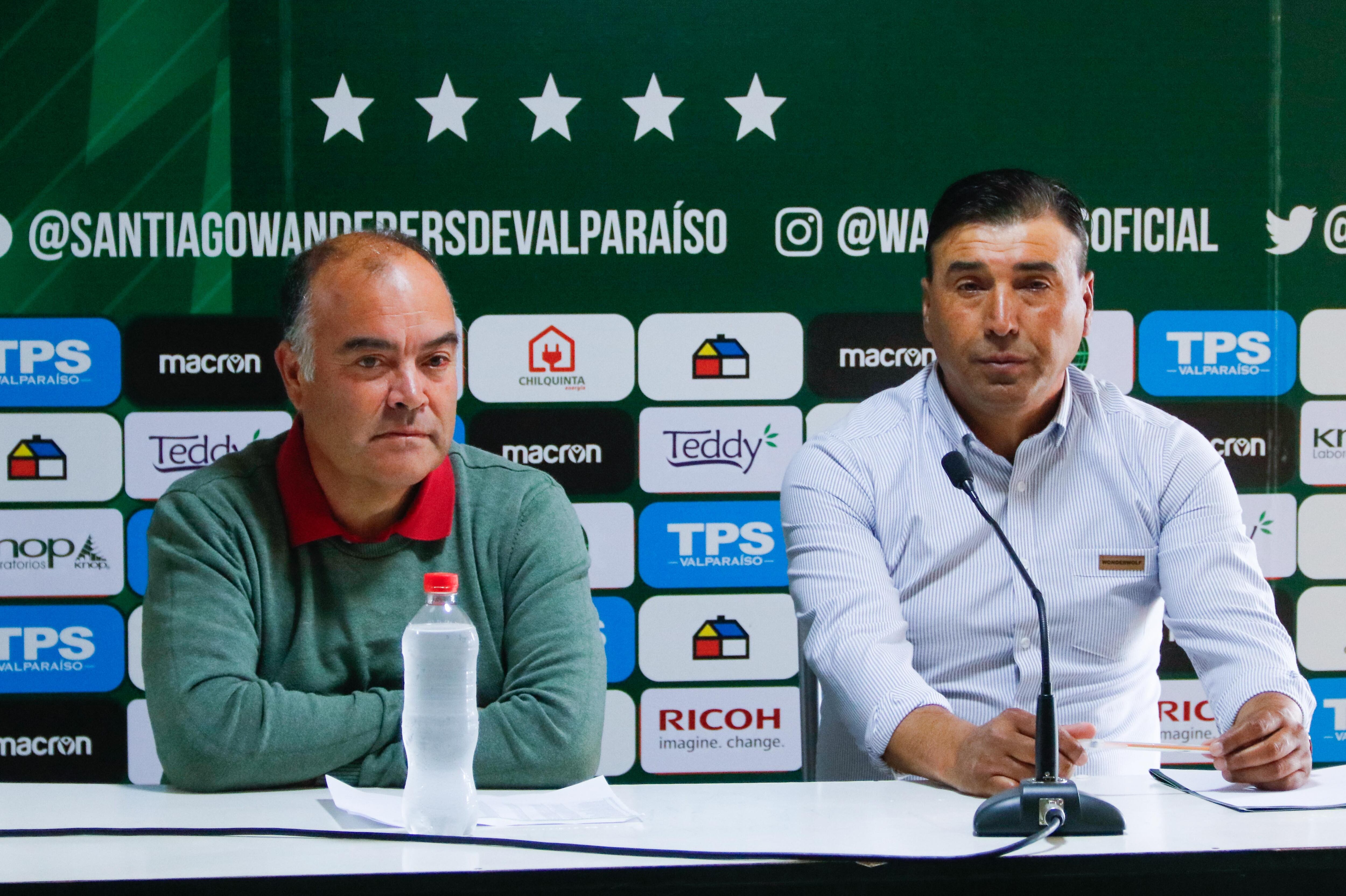 19 DICIEMBRE 2024/ MANTAGUA El Director Técnico, Héctor Robles, es presentado por Luis Sánchez ante la prensa, de forma oficial, como nuevo entrenador de Santiago Wanderers.
FOTO: SEBASTIAN RIOS MORALES/AGENCIAUNO