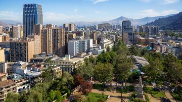 En pleno centro de Santiago y con vista panorámica a la ciudad: así es el nuevo hotel que próximamente abrirá en la capital