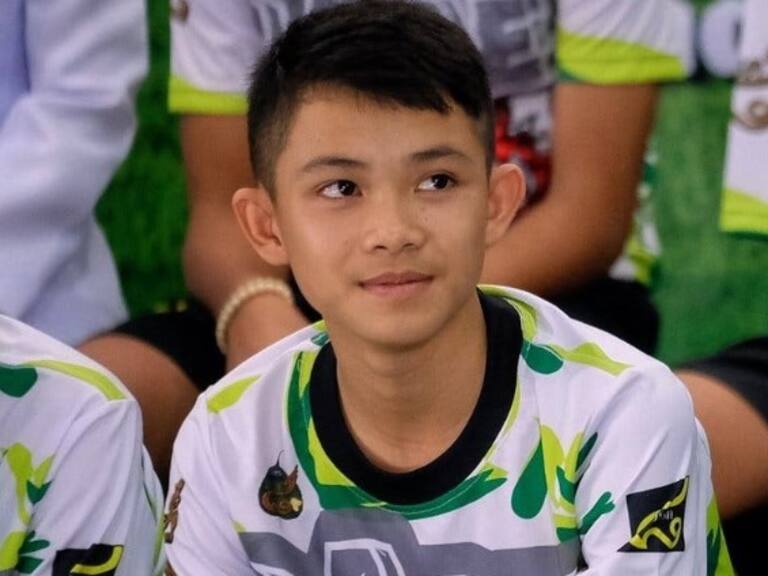 Niño rescatado en accidente de cueva de Tailandia muere a los 17 años