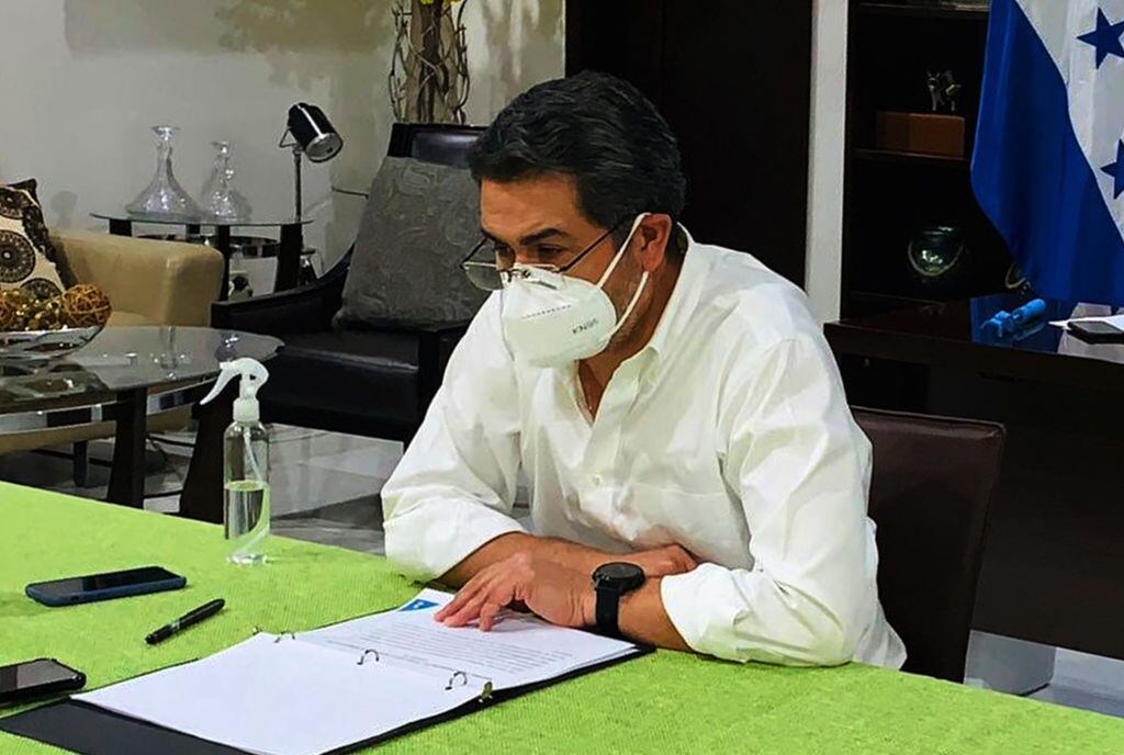 Juan Orlando Hernández informa su contagio de Covid-19