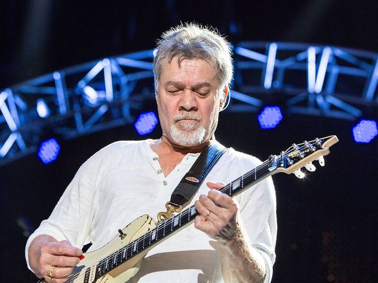 Homenajean a Eddie Van Halen en una estación de metro de Brooklyn
