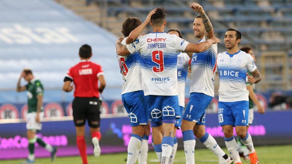 30 de Diciembre del 2020/SANTIAGOFernando Zampedri(c) celebra su primer gol y el 1 a 0 de Universidad Católica ,durante el partido valido por la Vigésimo Segunda fecha del Campeonato Nacional AFP PlanVital 2020, entre Universidad Católica vs Santiago Wanderers, disputado en el Estadio San Carlos de Apoquindo.
FOTO:FRANCISCO LONGA/AGENCIAUNO