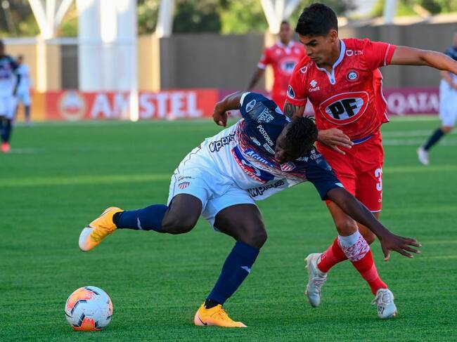 Colombia's Junior Edwuin Cetre (L) and Chile's Union La Calera Erick Wiemberg vie for the ball during their closed-door Copa Sudamericana round before the quarterfinals football match at the Nicolas Chahuan Municipal Stadium in La Calera, Chile, on December 3, 2020. (Photo by MARTIN BERNETTI / AFP) (Photo by MARTIN BERNETTI/AFP via Getty Images)