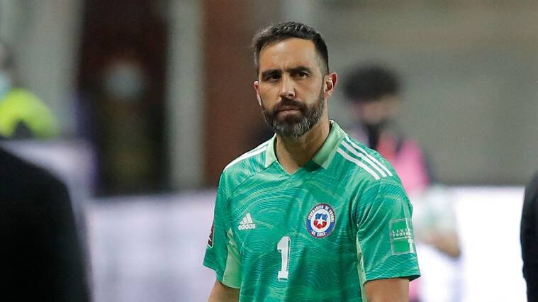 Óscar Wirth observa poca competencia en el arco de Chile: "Con 39 años, la diferencia entre Claudio Bravo y los demás arqueros es muy grande"
