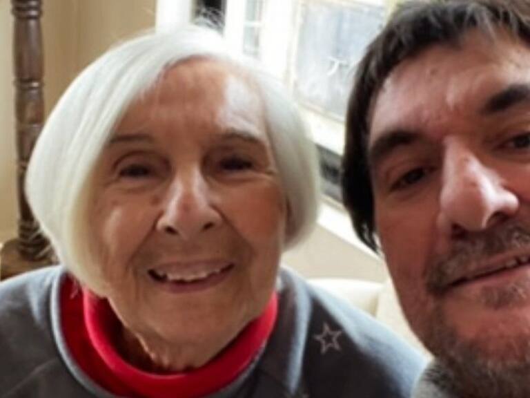 «La extrañaré por el resto de la vida»: Álvaro Henríquez anuncia la muerte de su madre