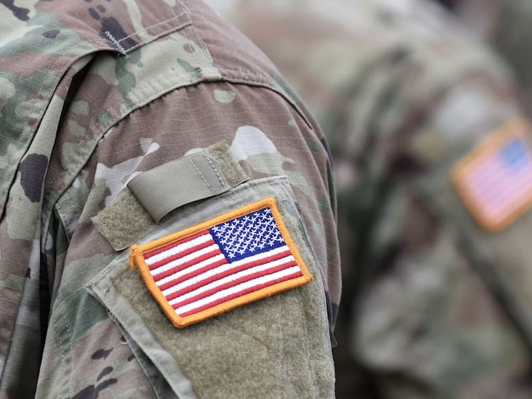 Ganó hasta un ‘Anti-Nobel’ de la Paz: el curioso proyecto de la “bomba gay” impulsado por Estados Unidos