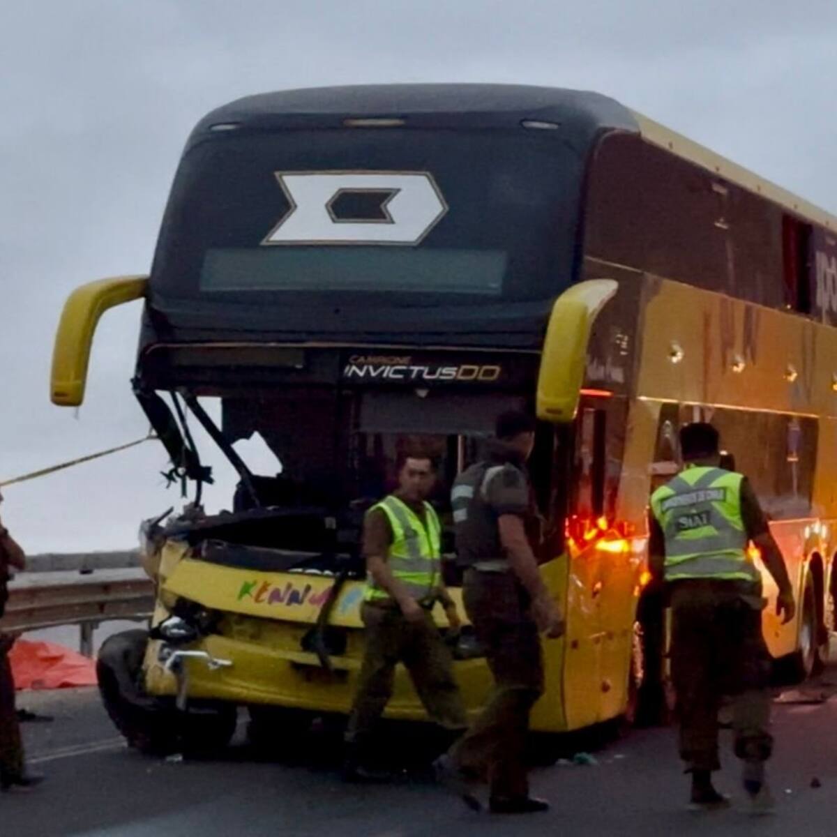 Fatal accidente en Arica: dos fallecidos deja choque entre bus y camión