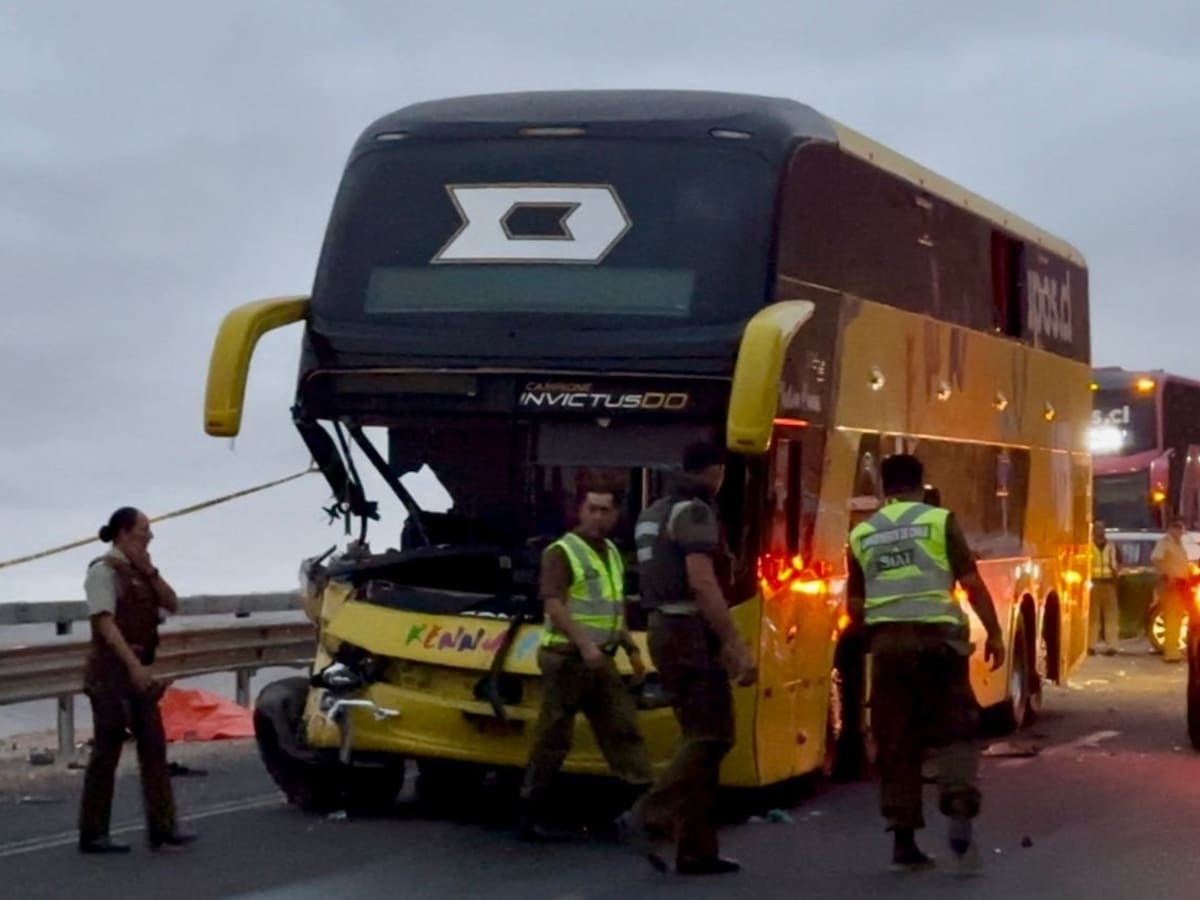 Fatal accidente en Arica: dos fallecidos deja choque entre bus y camión