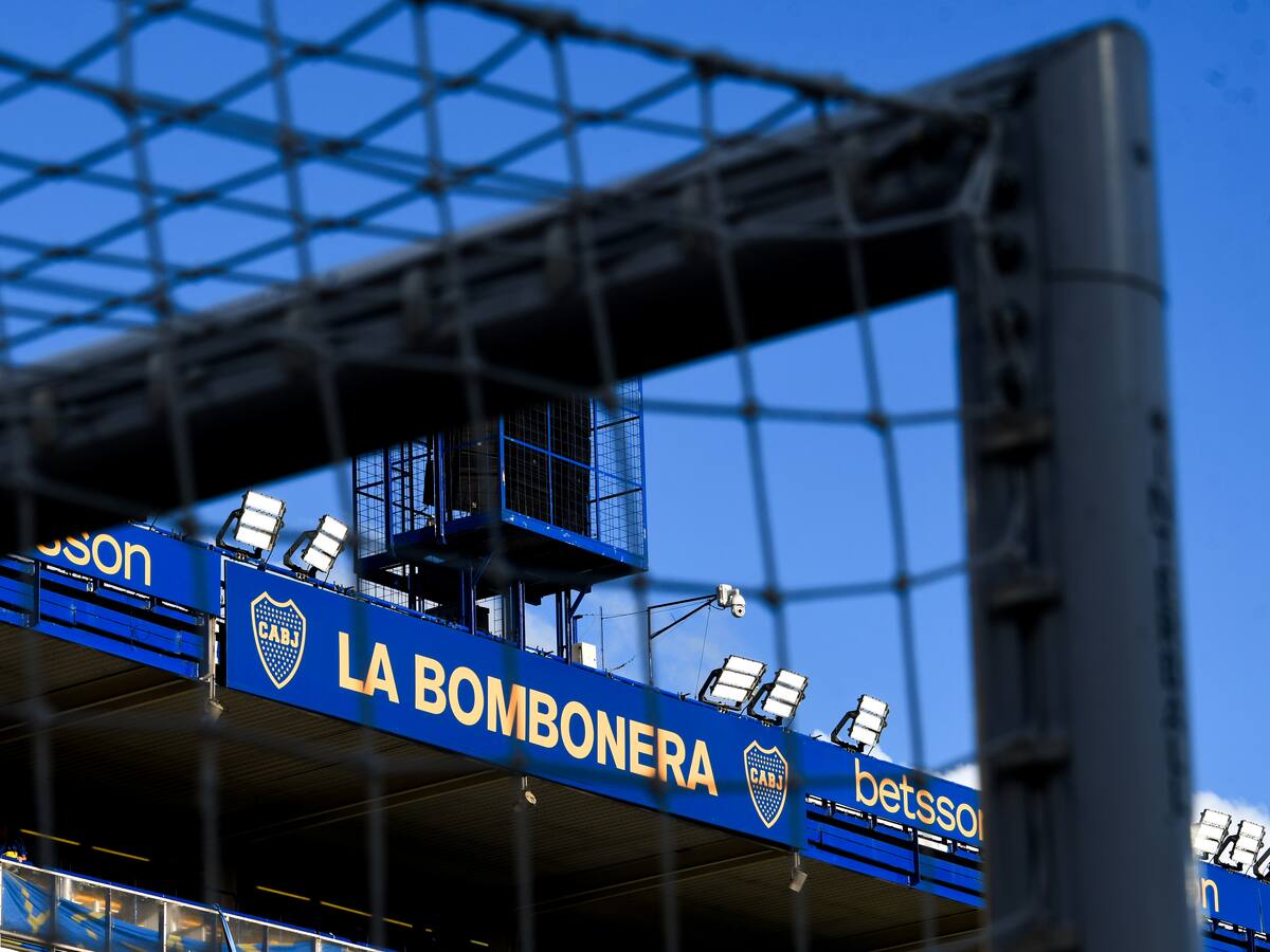 “Una emoción tremenda de llegar al más grande”: Williams Alarcón ya se comienza a probar la camiseta de Boca