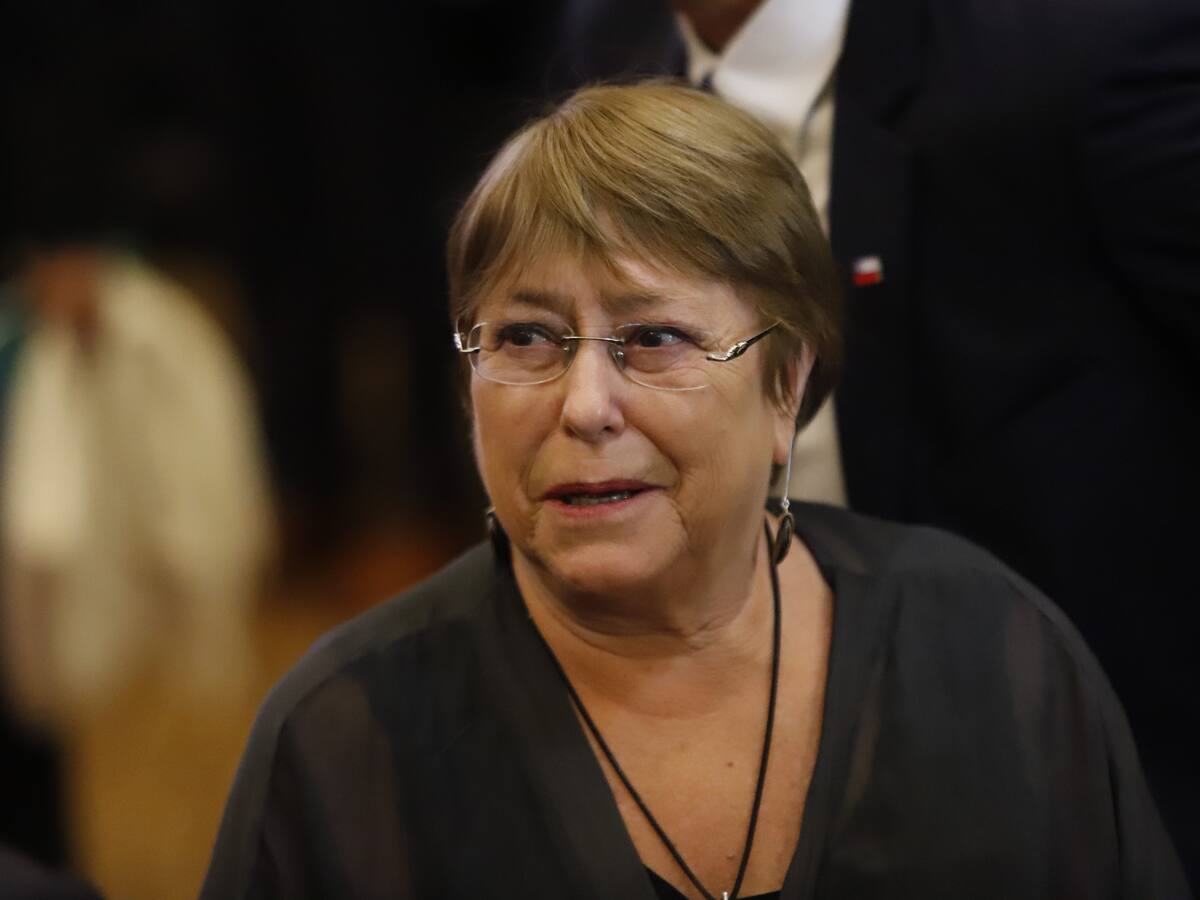Bachelet sobre Piñera: “Tanto en la dictadura como en el estallido, eligió la salida institucional de dar poder a la ciudadanía mediante el voto”