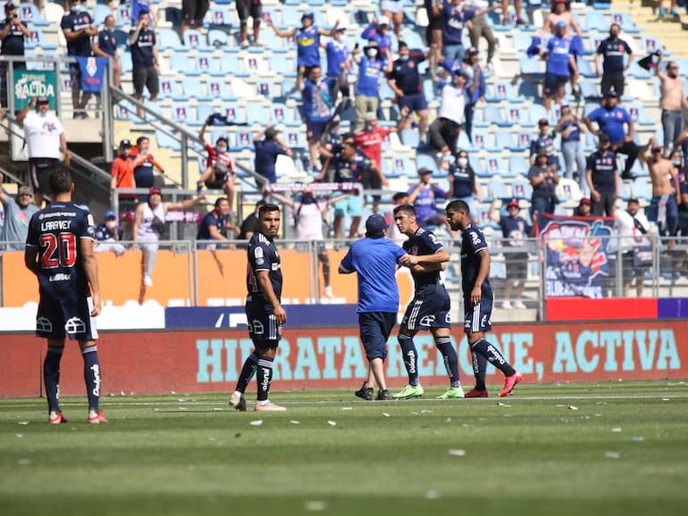 O’Higgins vuelve a abrirle las puertas a la U: ¿Desde cuándo y por qué los hinchas azules estaban “vetados” en El Teniente?