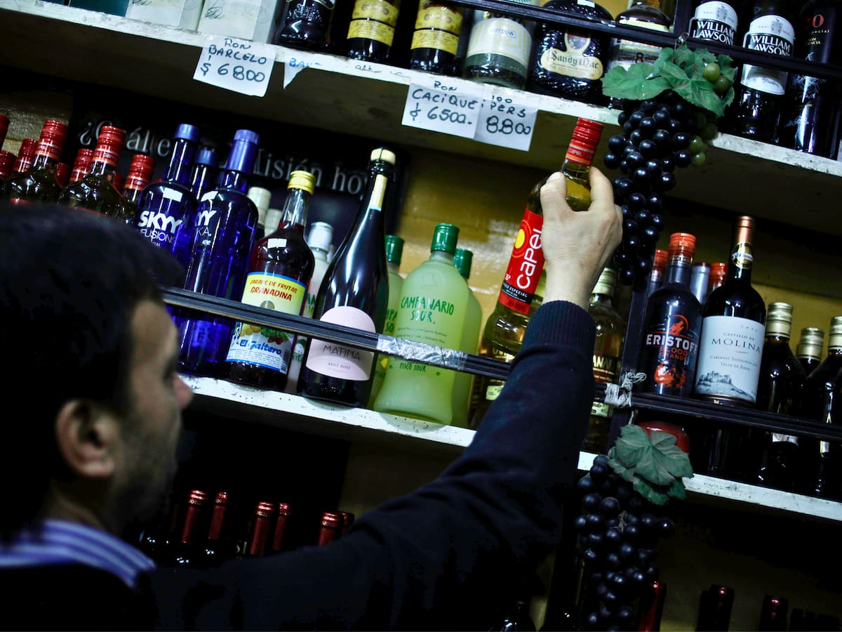 Contraloría descarta considerar condenas extranjeras para rechazar patentes de alcoholes